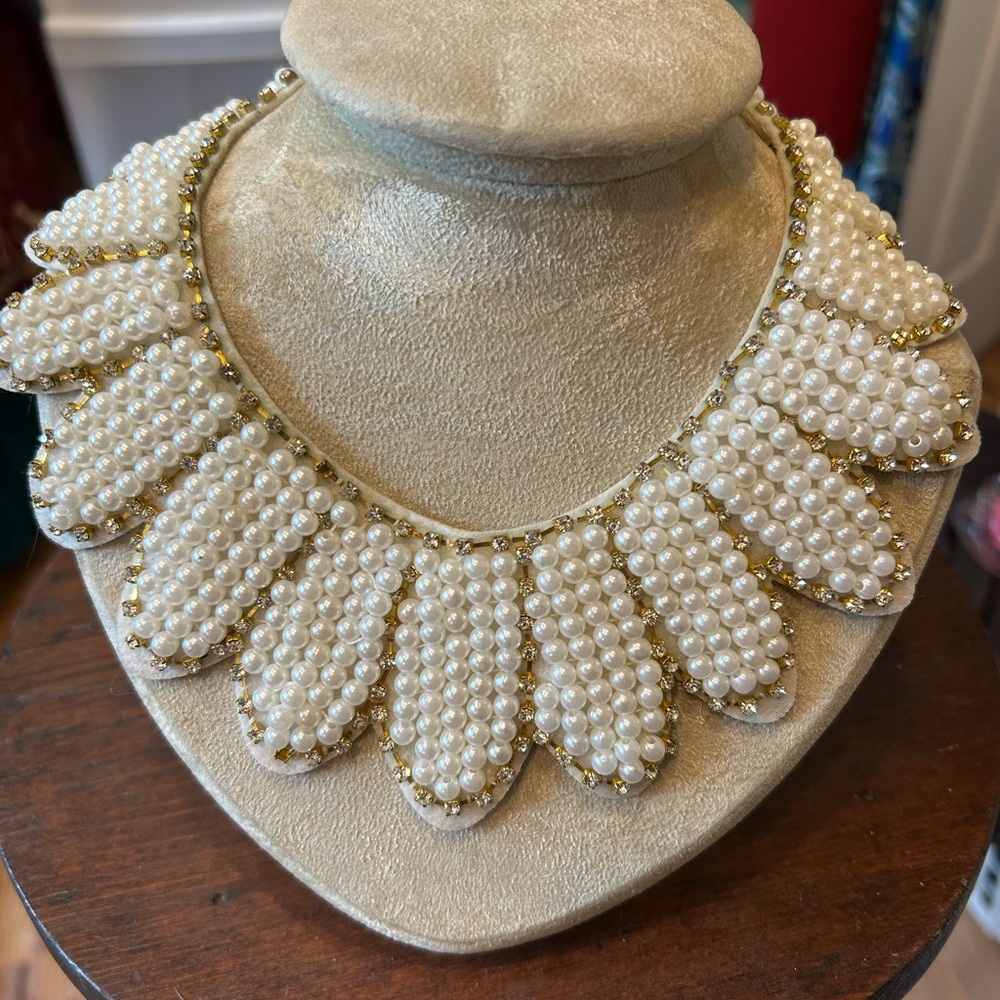 Luxurious Pearl and Gold Women's Necklace